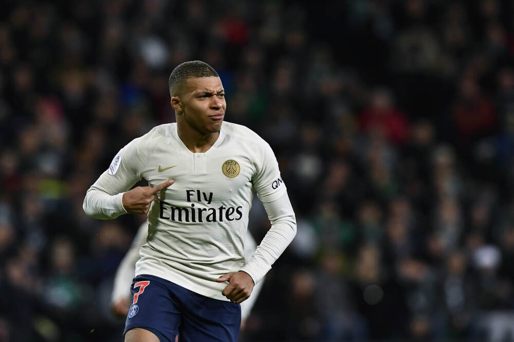 奔驰准新二手车：一年血亏24万，谁在制造豪华泡沫？